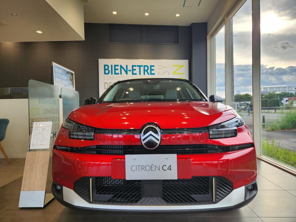NEW CITROEN C4 HYBRIDのご案内