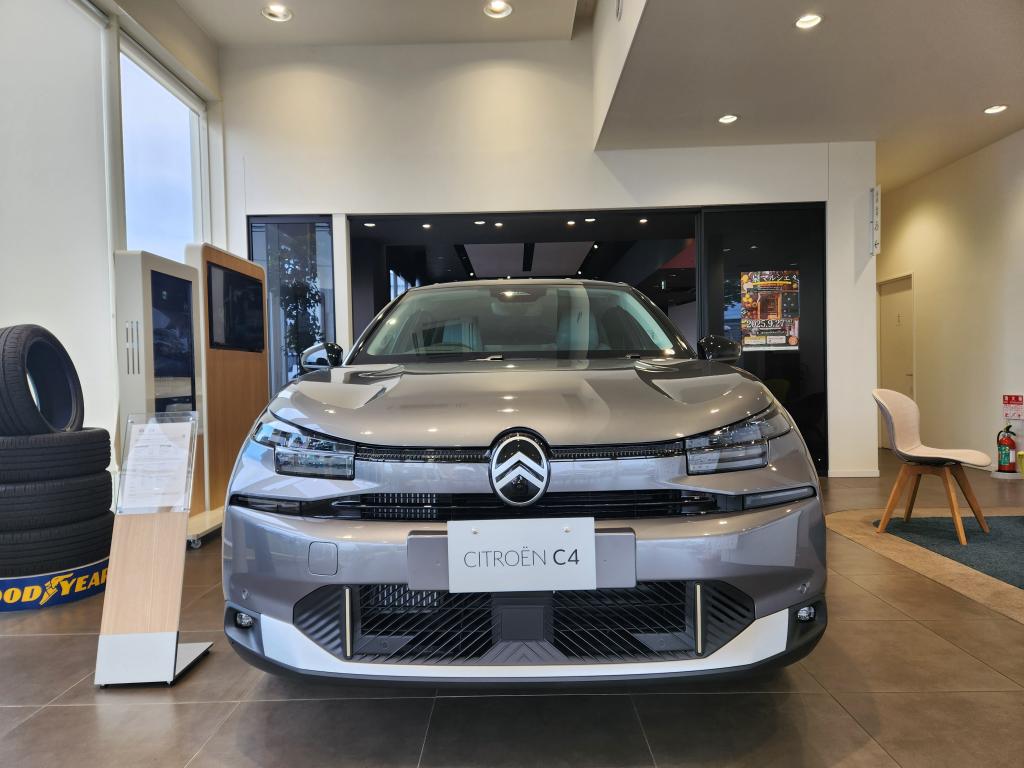 NEW CITROEN C4 HYBRIDのご案内