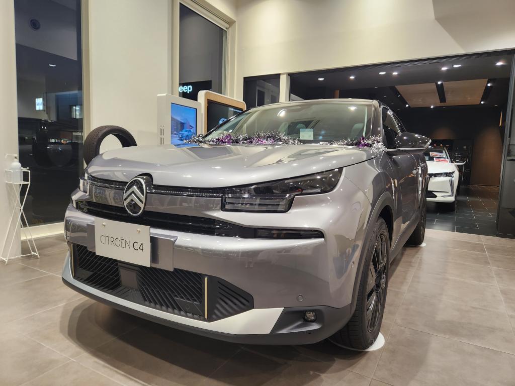 【車両紹介】C4 HYBRID – 電動とガソリンのいいとこ取りを。