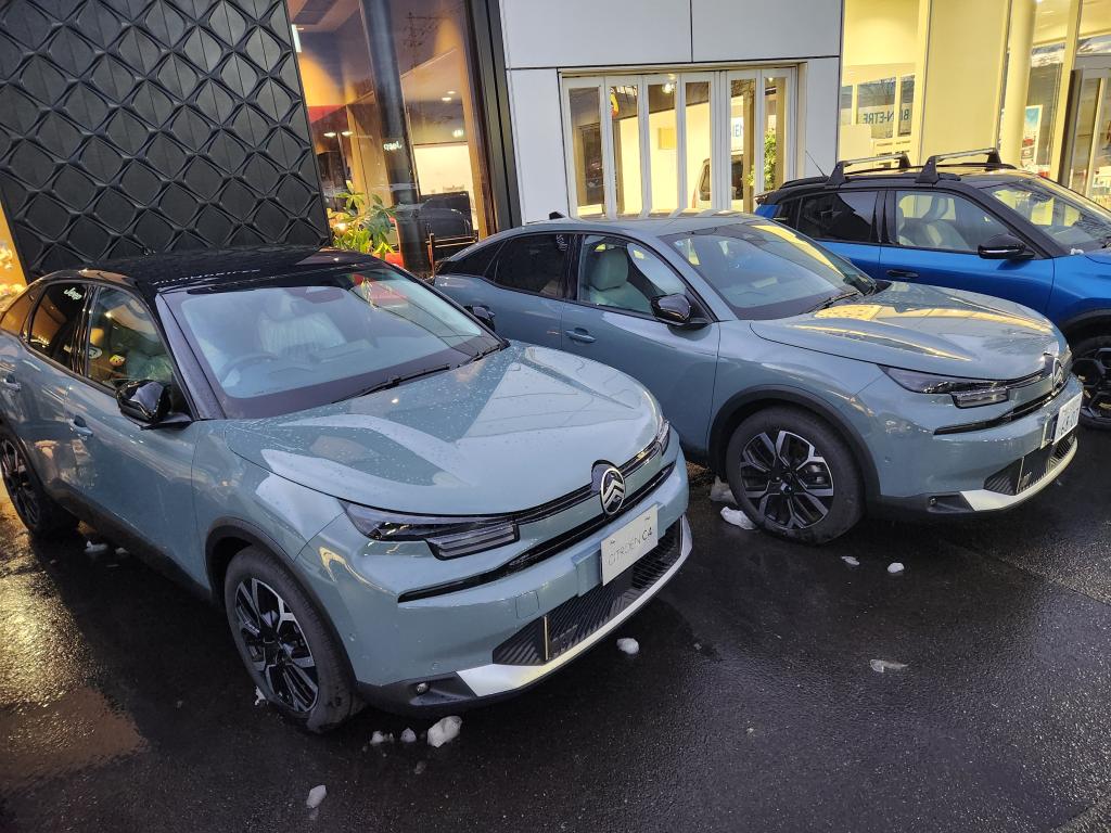 【CITROËN C4 HYBRID ブラックルーフのご紹介】