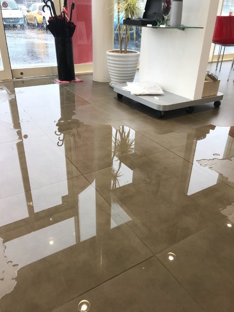 ショールーム浸水(^^;)