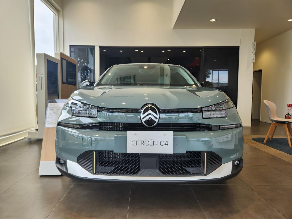 NEW C4 HYBRID Edition Lumièreデビュー